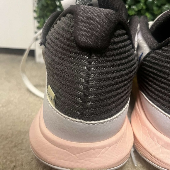 Size 10.5 Nike Kyrie Low White Game with Box Included - Picture 8 of 12